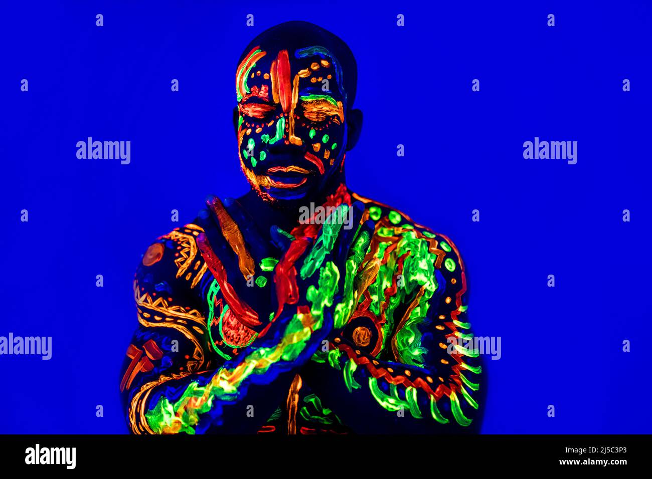 Uv light fluorescent blue man hi-res stock photography and images - Alamy