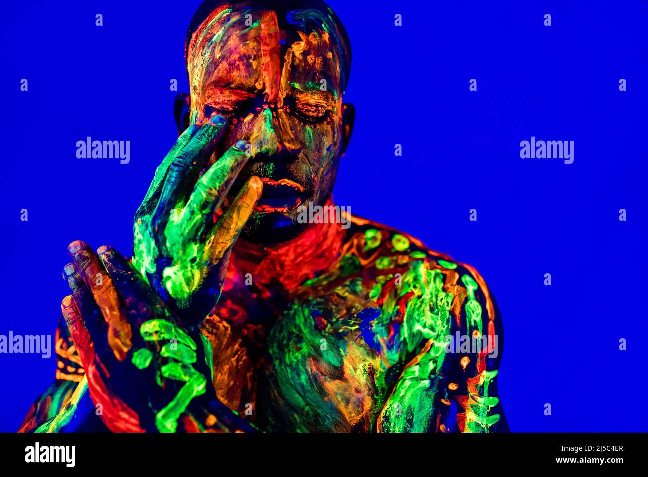 Uv body art hi-res stock photography and images - Alamy