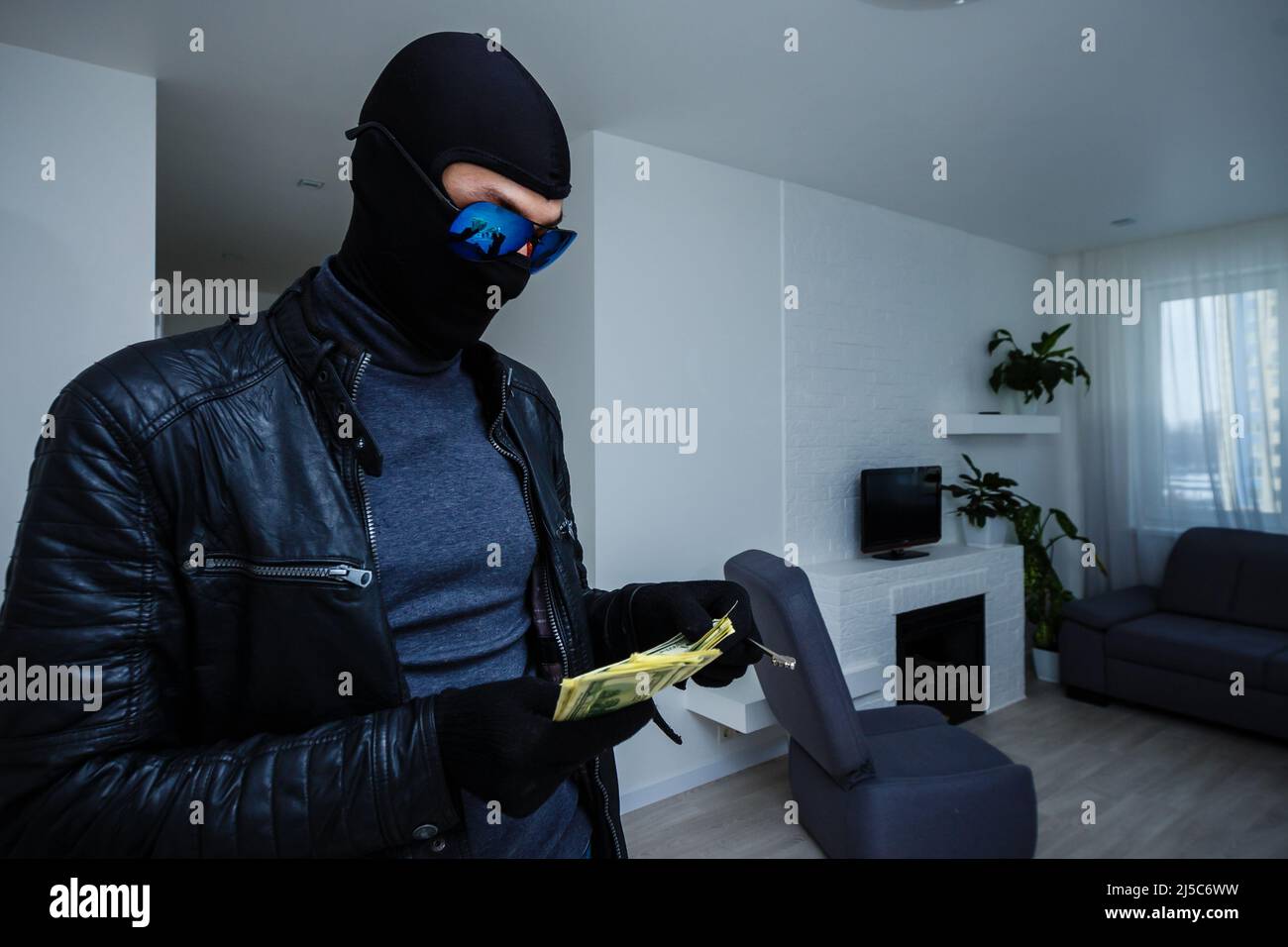 Thief in mask holds hi-res stock photography and images - Alamy