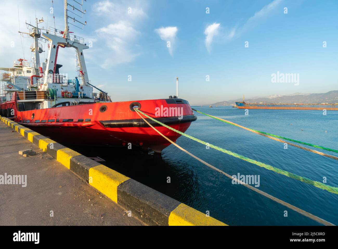 Berthing Rope Ship cable rope berth tied hi-res stock photography and images - Alamy