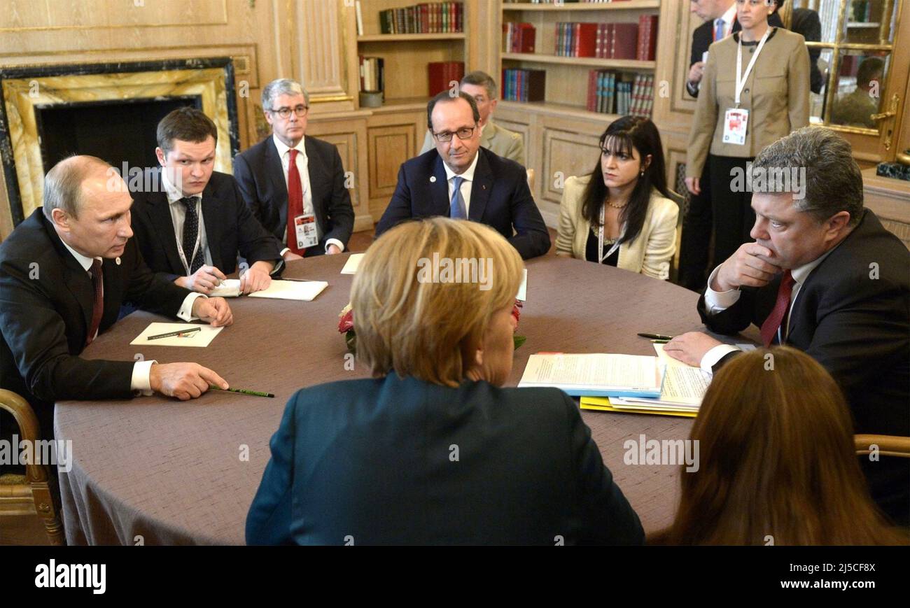 VLADIMIR PUTIN at left talks with Ukrainian President Petro Poroshenko in October 2014 together with Angela Merkel and Francois Hollande Stock Photo