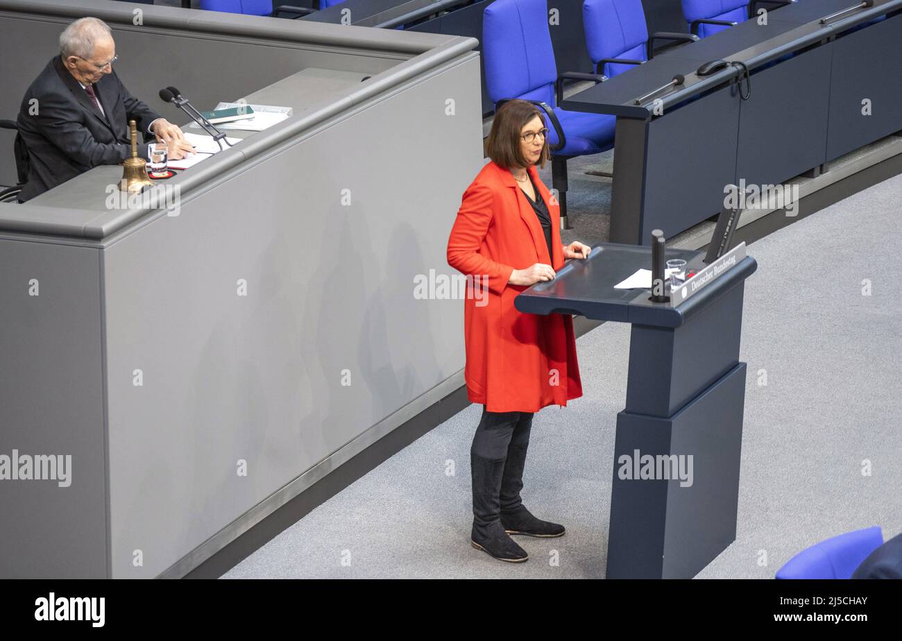 Germany, Berlin, 25.03.2020. Session of the German Bundestag to decide on the historic aid package for citizens and businesses in the Corona crisis on 25.03.2020. Annalena Baerbock, federal leader of Buendnis 90/die Gruenen. In the background on the left: Dr. Wolfgang Schaeuble, President of the German Bundestag. [automated translation] Stock Photo