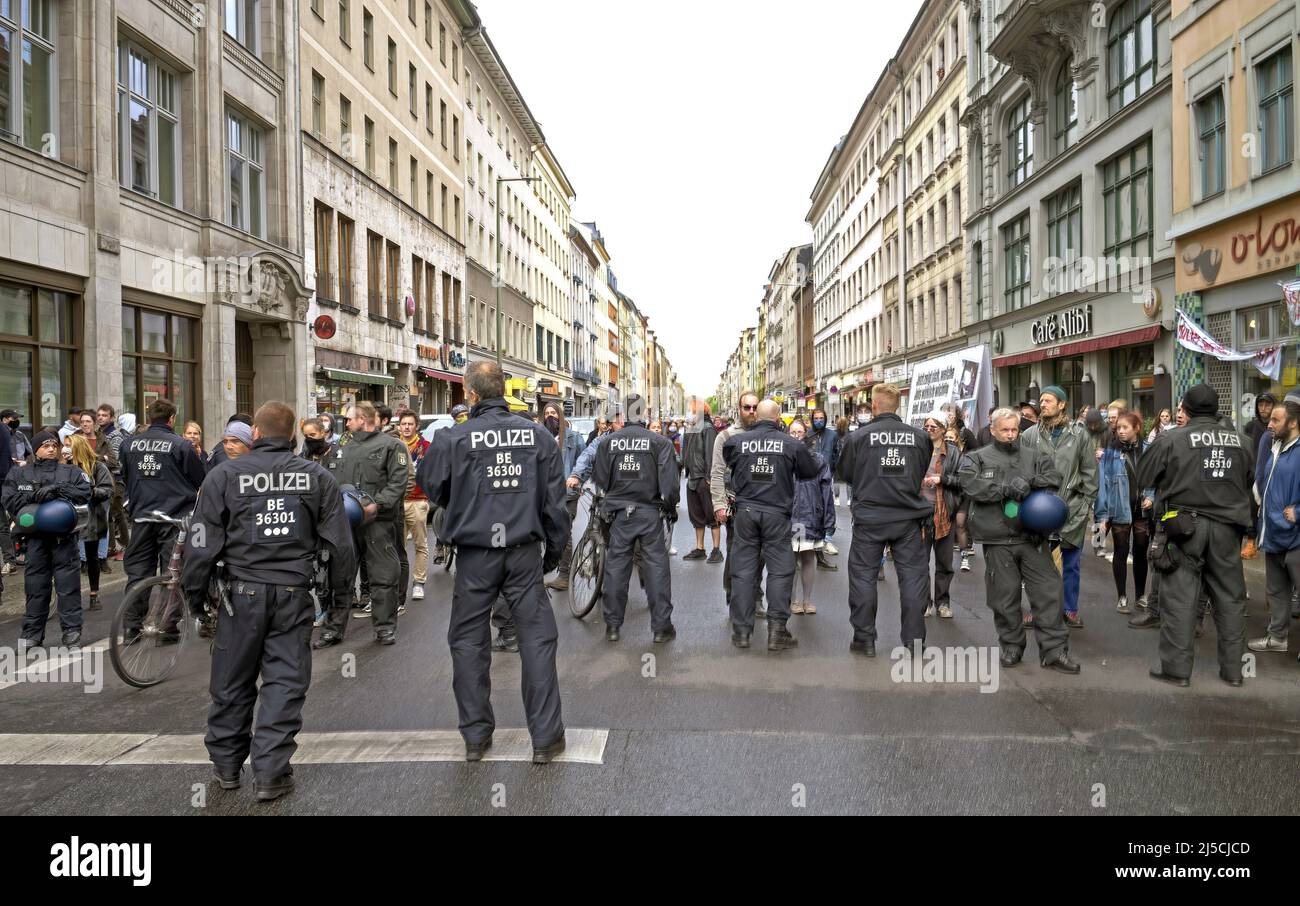 Germany, Berlin, 01.05.2020. Police roadblock in Berlin-Kreuzberg on 01.05.2020. [automated translation] Stock Photo