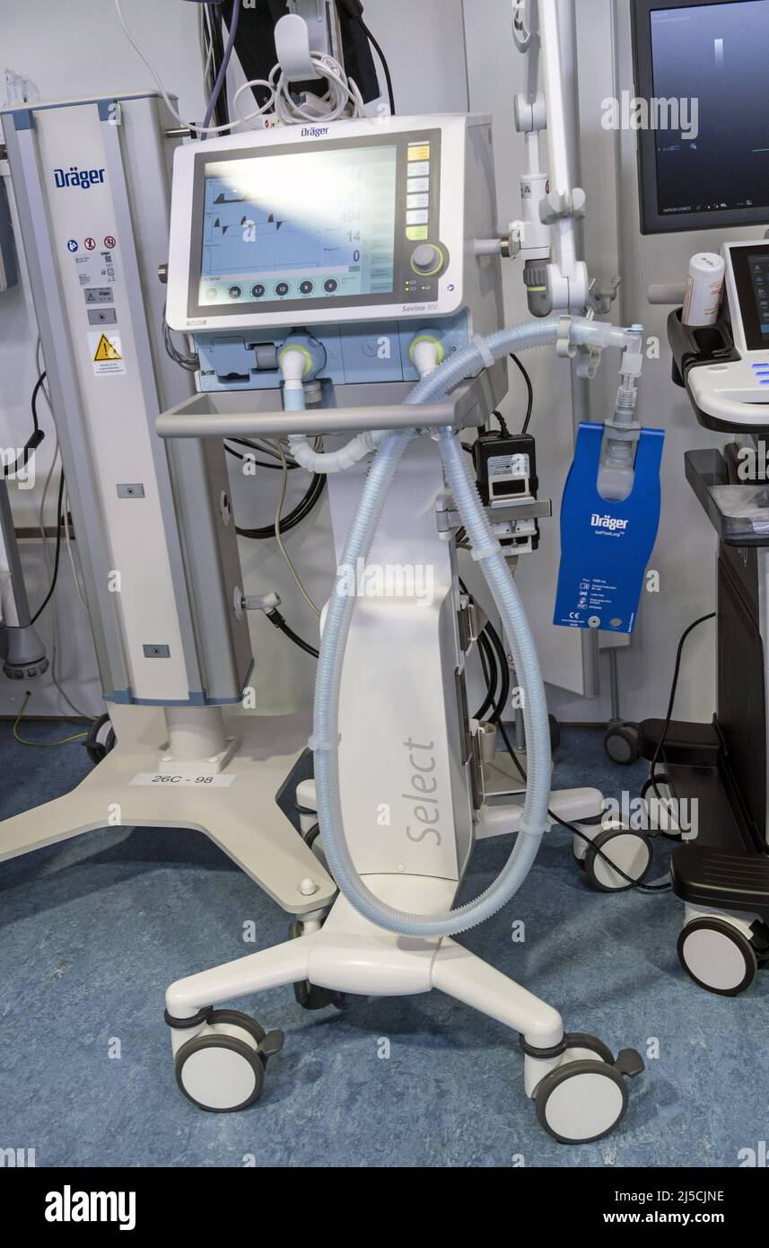 Germany, Berlin, 14.05.2020. Corona treatment center Jaffestrasse in Berlin on 14.05.2020. Savina 300 Select ventilator from Draeger AG in the intensive care unit. The Corona treatment center with up to 1,000 beds is intended to relieve the burden on Berlin hospitals when the number of cases of Covid-19 patients rises sharply. Priority will be given here to less severely ill patients, and ventilator beds are also available. It is operated by the municipal hospital group Vivantes. [automated translation] Stock Photo
