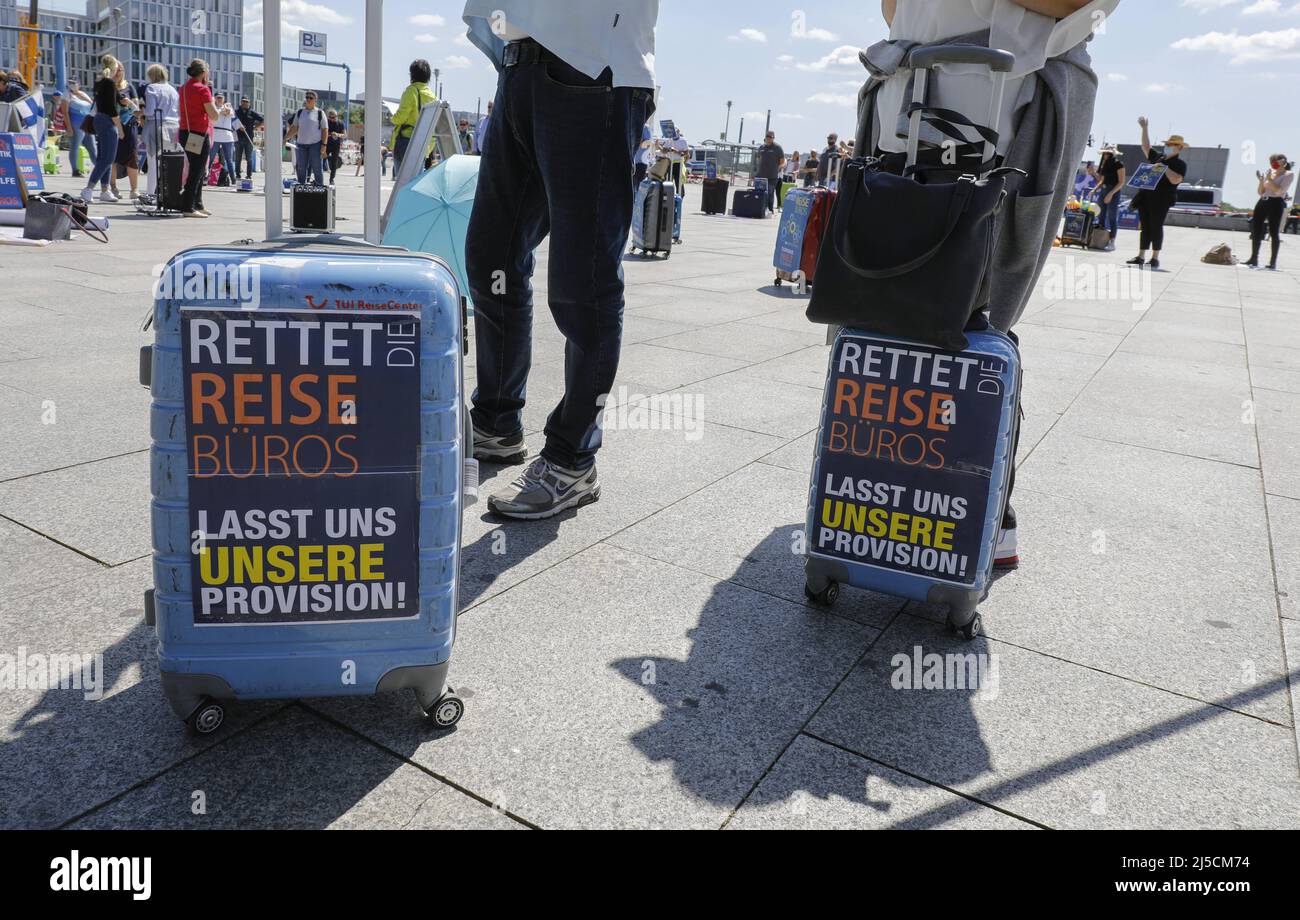 Berlin, DEU, 27.05.2020 - Demo of travel agencies at Berlin Central Station. The German travel trade has called for a demonstration and asks for support for the travel industry affected by the Corona pandemic. [automated translation] Stock Photo