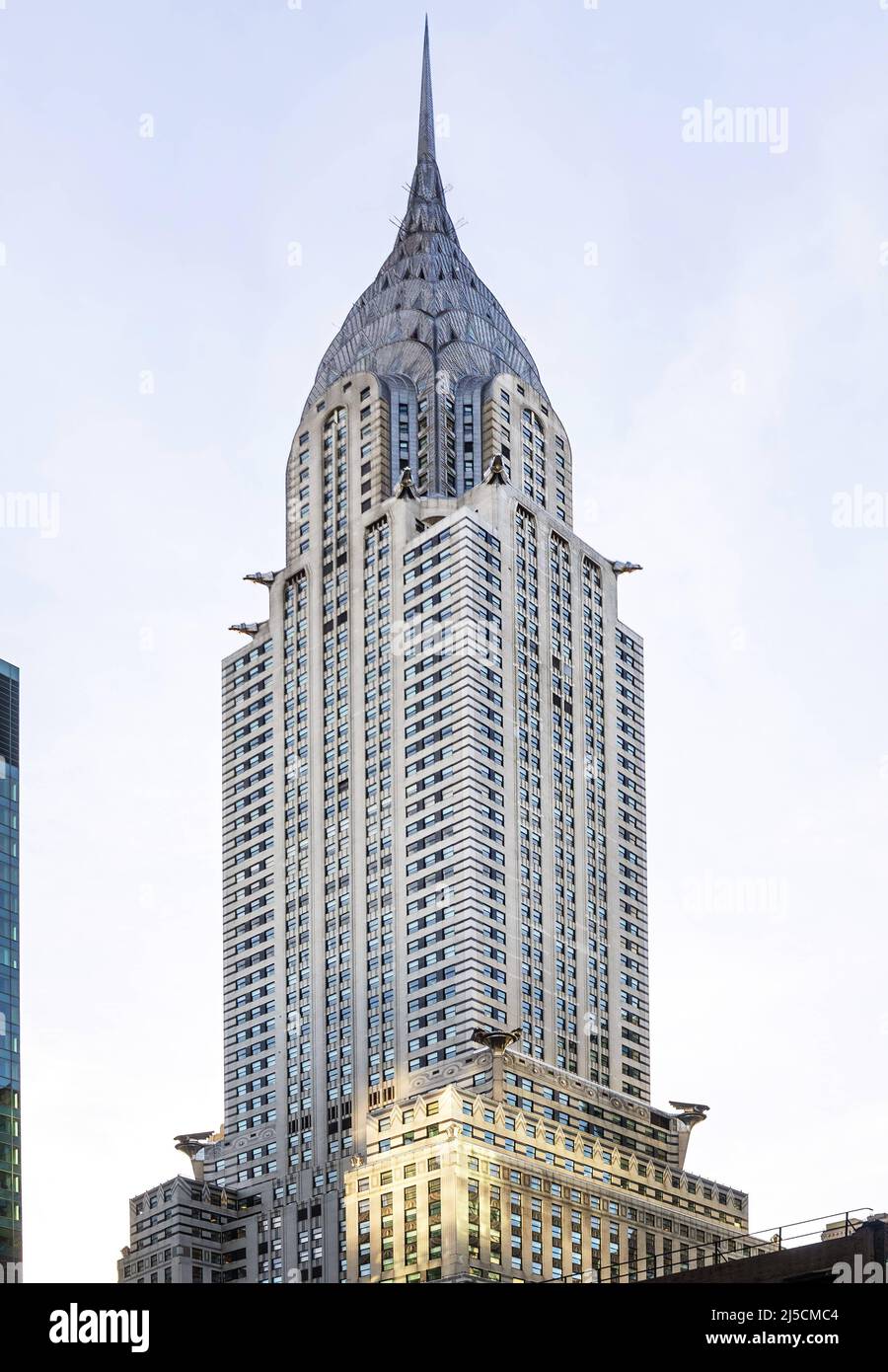 USA, New York, 27.09.2019. Chrysler Building in Manhattan on 27.09.2019. The Chrysler Building is a skyscraper in New York City and is one of the landmarks of the metropolis. Built for the Chrysler Corporation between 1928 and 1930, the building was designed in the Art Deco style by architect William Van Alen. It is one of the most beautiful skyscrapers of that era. [automated translation] Stock Photo