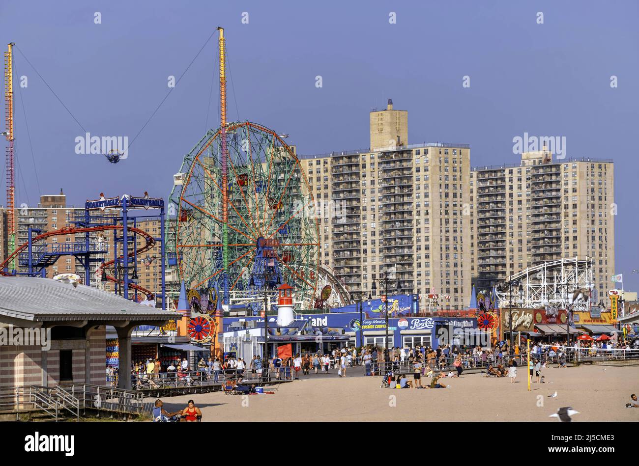 USA, Coney Island, Sept. 22, 2019. beach of Coney Island with the amusement parks and skyscrapers behind on Sept. 22, 2019. Coney Island is a residential neighborhood in Brooklyn that turns into a leisure and entertainment district every summer. [automated translation] Stock Photo
