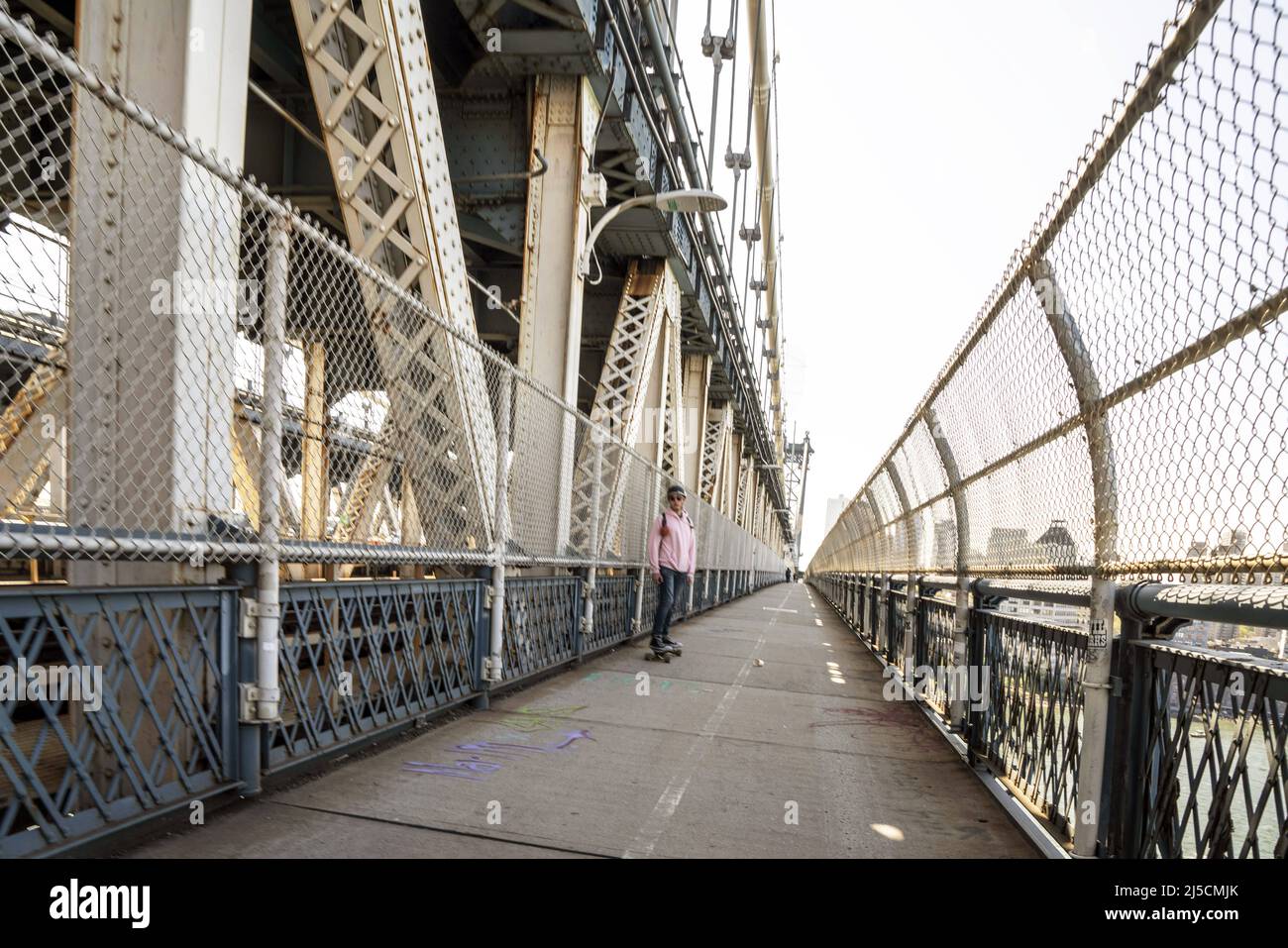 USA, New York, Sept. 19, 2019. pedestrian area on the Brooklyn Bridge in New York on Sept. 19, 2019. [automated translation] Stock Photo