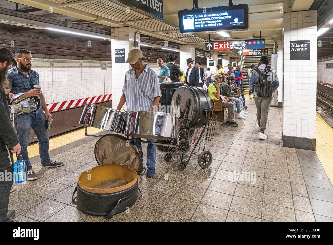 USA, New York, Sept. 20, 2019 Steel drum musician at the Atlantic Avenue subway station in Brooklyn on Sept. 20, 2019 The instrument was invented in Trinidad in the 1930s and is the national instrument there. [automated translation] Stock Photo