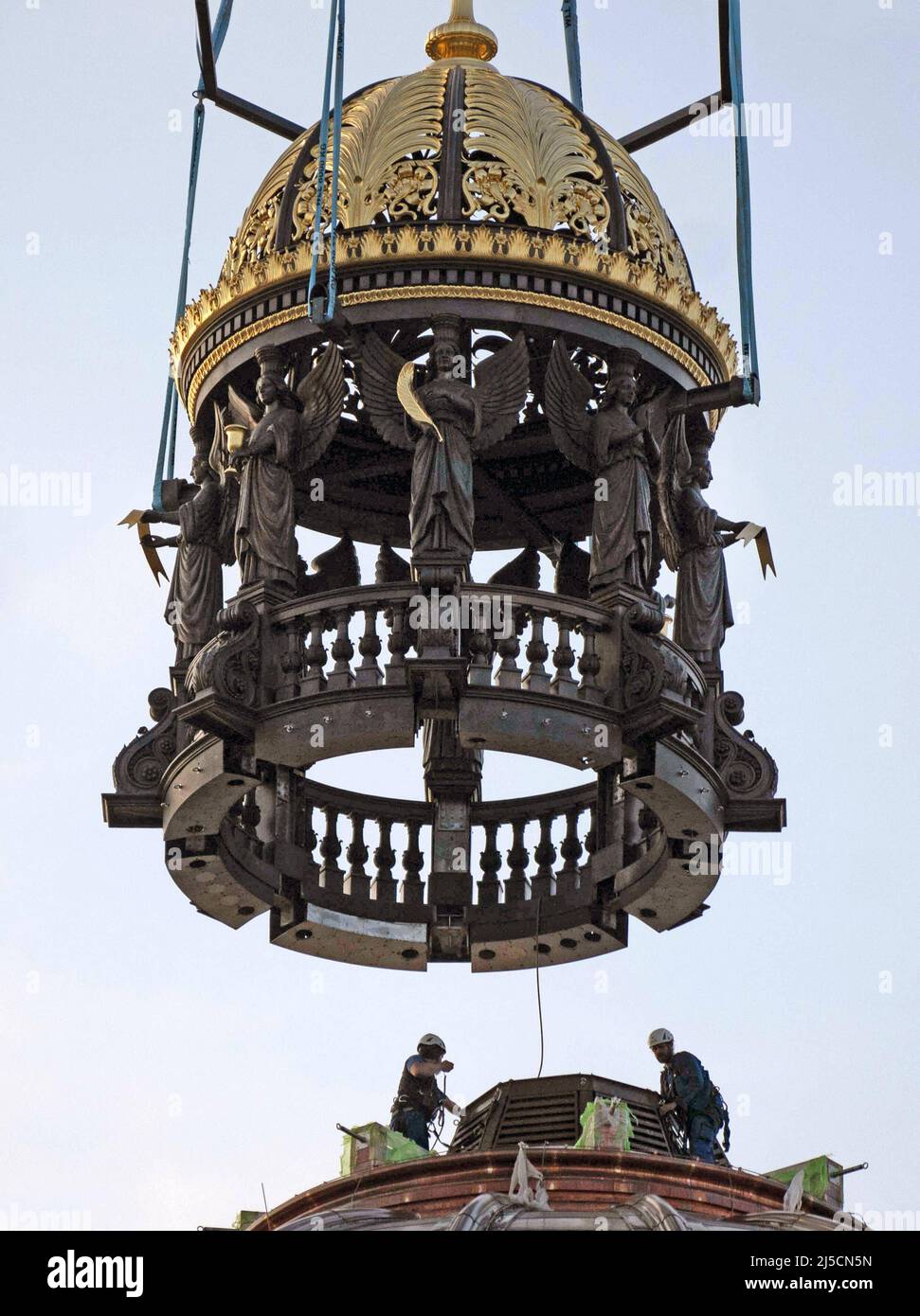 Germany, Berlin, 29.05.2020. Construction site of the Berlin Palace on 29.05.2020. Putting the dome lantern on the dome of the Berlin Palace. [automated translation] Stock Photo
