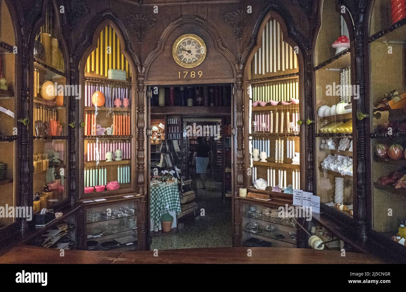 Portugal, Lisbon, 01.07.2019. The candle shop Caza das Vellas Loreto is one of the oldest shops in Lisbon on 01.07.2019. The shop was opened in 1789 and the exterior of the store has changed little since it opened. It has been owned by the same family for seven generations. [automated translation] Stock Photo