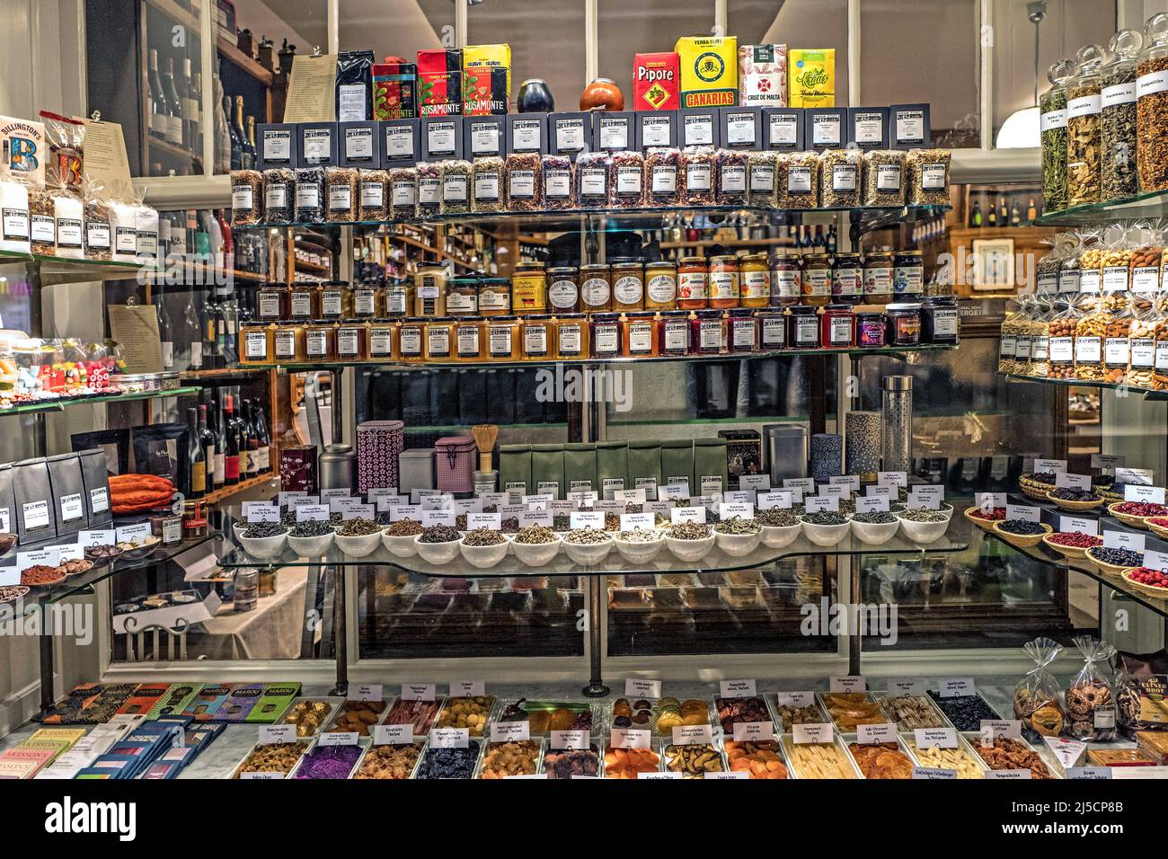 Switzerland, Zuerich 29.11.2019. Delicatessen Schwarzenbach in the old town of Zuerich on 29.11.2019. The traditional grocery store H. Schwarzenbach in Zuerich Oberdorf was founded in 1864 by Heinrich Schwarzenbach I.. The delicatessen is still run by the Schwarzenbach family, today already in the fifth generation. [automated translation] Stock Photo
