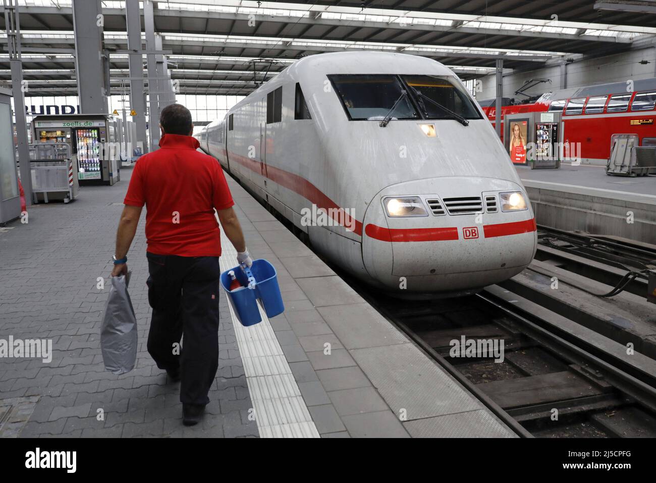 Munich DEU, 16.07.2020 - A service employee of Deutsche Bahn walks to an ICE train at Munich Central Station. Despite the corona crisis, Deutsche Bahn is counting on rising passenger numbers - and investing in 30 new ICE trains. [automated translation] Stock Photo