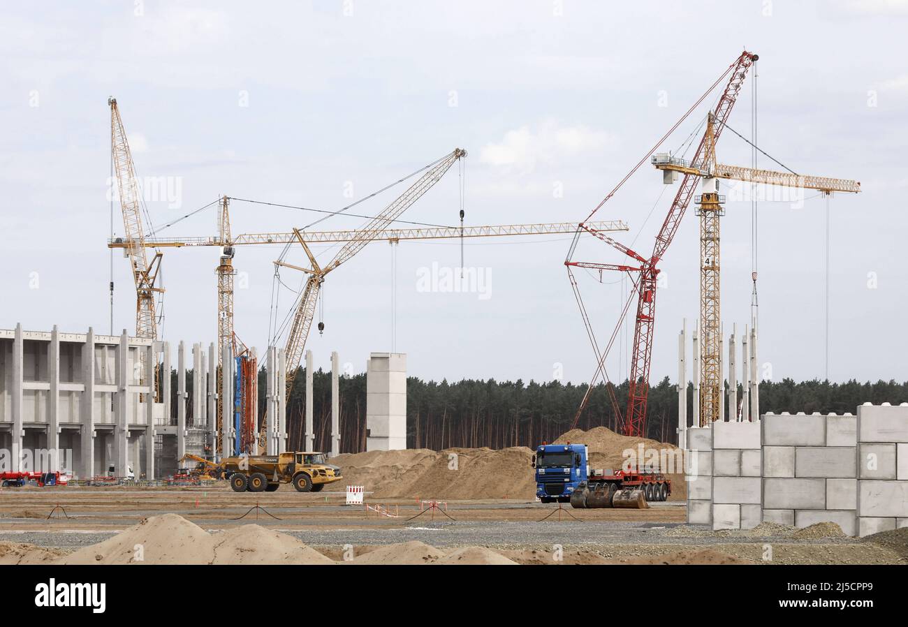 'Gruenheide, DEU, 07/28/2020 - Construction site for the new Tesla Gigafactory 4 in the Freienbrink district of Gruenheide, near Berlin. Tesla CEO Elon Musk believes the site will be completed at ''unimaginable speed''. [automated translation]' Stock Photo