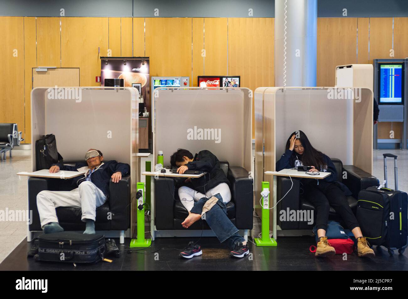 10.06.2016, Helsinki, Finland, Europe - Passengers wait at Helsinki-Vantaa International Airport for their departure flight to Asia. [automated translation] Stock Photo