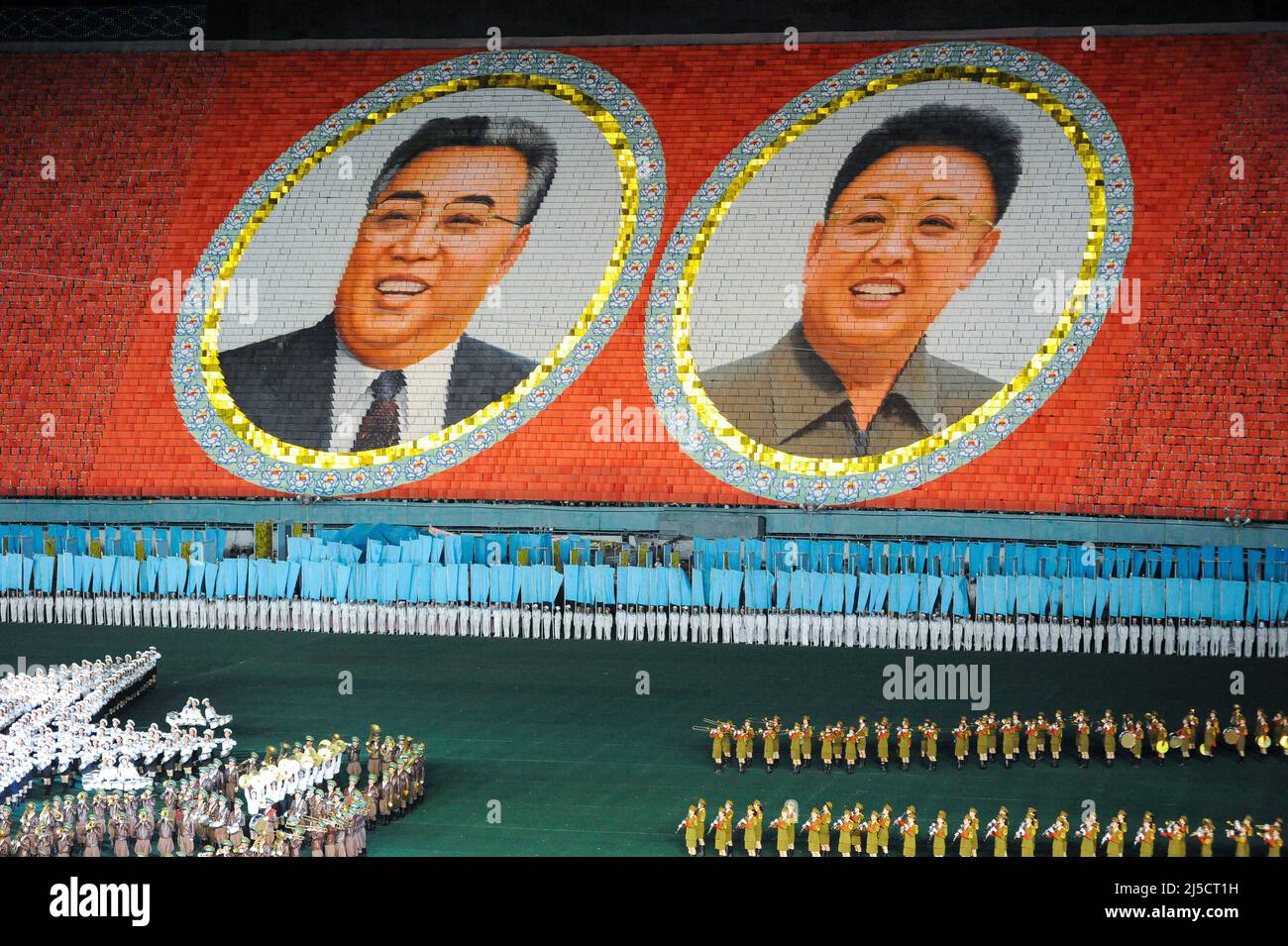 08.08.2012, Pjoengjang, North Korea, Asia - A huge mosaic of thousands of colorful posters shows the two portraits of former leaders Kim Il-sung and Kim Jong-il during the Arirang Festival and Mass Games with artistic performances, acrobats and dancers at the May First Stadium in the North Korean capital. [automated translation] Stock Photo