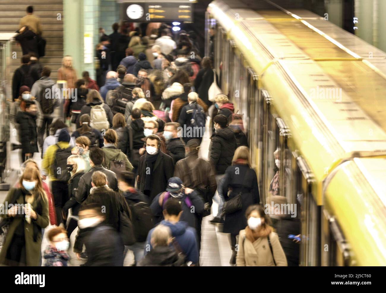 Berlin, DEU,19.10.2020 - U- station Berlin Alexanderplatz, passengers with masks. The number of corona infections in Germany is on the rise again. [automated translation] Stock Photo