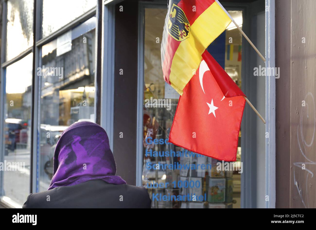 Goslar, DEU, 28.10.2020 - German and Turkish flag, woman with headscarf.  [automated translation] Stock Photo - Alamy