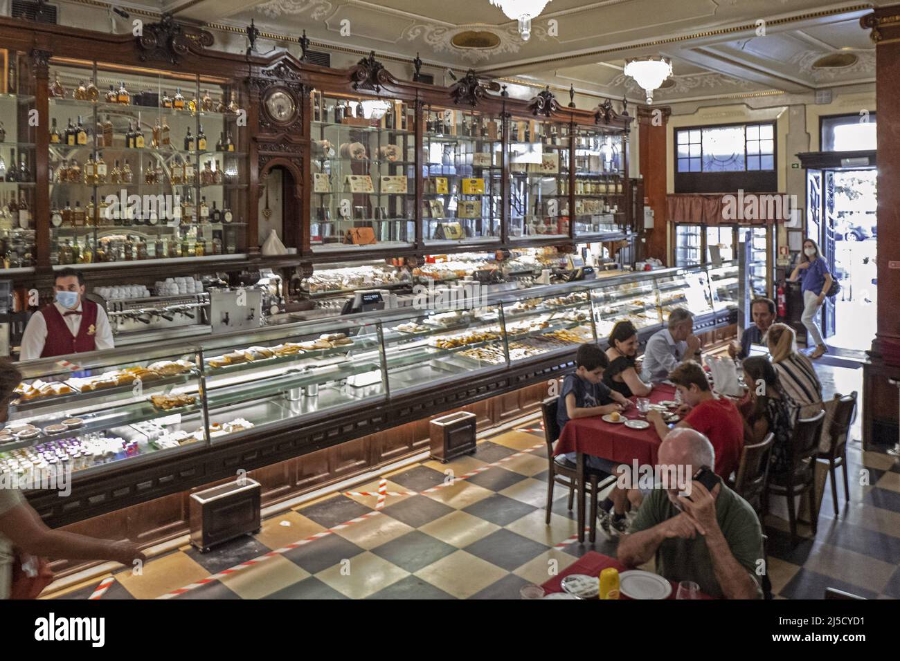 Café versailles lisbon hires stock photography and images Alamy