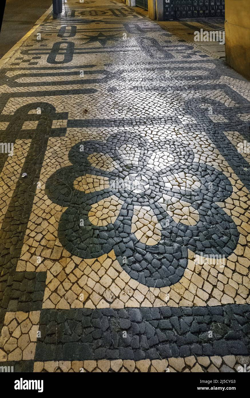 Portugal, Lisbon, 29.07.2020. Portuguese paving stones in Lisbon on 29.07.2020. Portuguese paving is a traditional paving used for many pedestrian areas in Portugal. It consists of small flat stones arranged in a pattern or picture, like a mosaic. [automated translation] Stock Photo