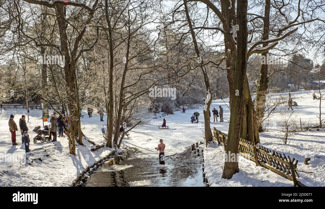 Germany, Berlin, 14.02.2021. Winter landscape in Berlin-Zehlendorf on 14.02.2021. A man takes a bath in the frozen Schlachtensee. [automated translation] Stock Photo
