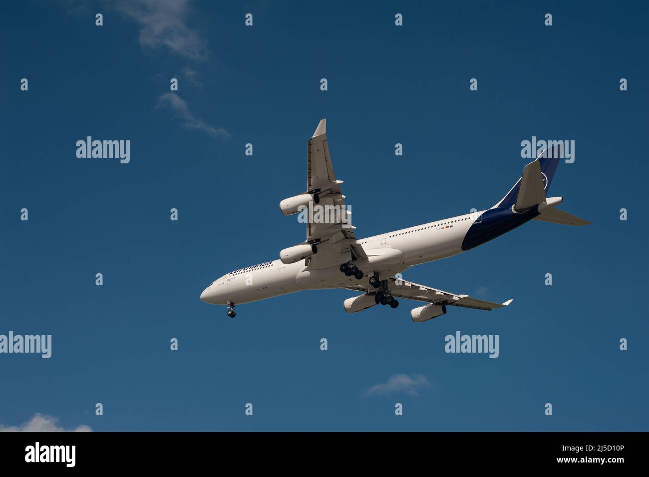 Apr. 07, 2021, Singapore, Republic of Singapore, Asia - A Lufthansa Airbus A340-300 passenger aircraft with registration D-AIGX and the name Rheine on approach to Changi International Airport during the ongoing Corona crisis. Lufthansa is a member of the Star Alliance airline alliance. [automated translation] Stock Photo