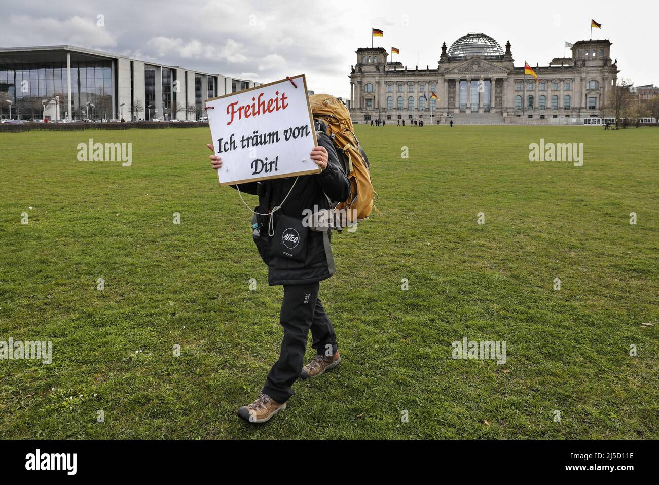 'Berlin, 16.04.2021 - A man demonstrates in front of the Reichstag against the Corona restrictions. Corona deniers and verswchwerung theorists want to demonstrate against the Corona regulations under the slogan ''Enough is enough''. In the Bundestag, the first reading of the amendment to the Infection Protection Act will be debated today. [automated translation]' Stock Photo