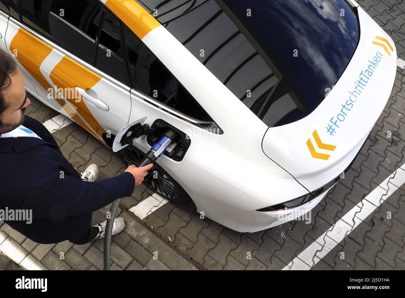 2026 mirai zero complimentary hydrogen refueling program