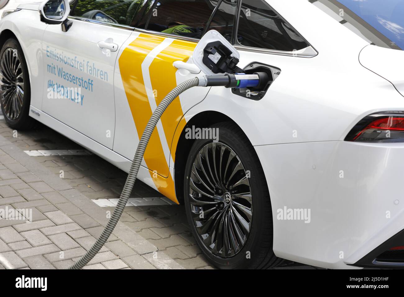 Berlin, 17.05.2021 - Refueling of a Toyota Mirai at a hydrogen filling ...