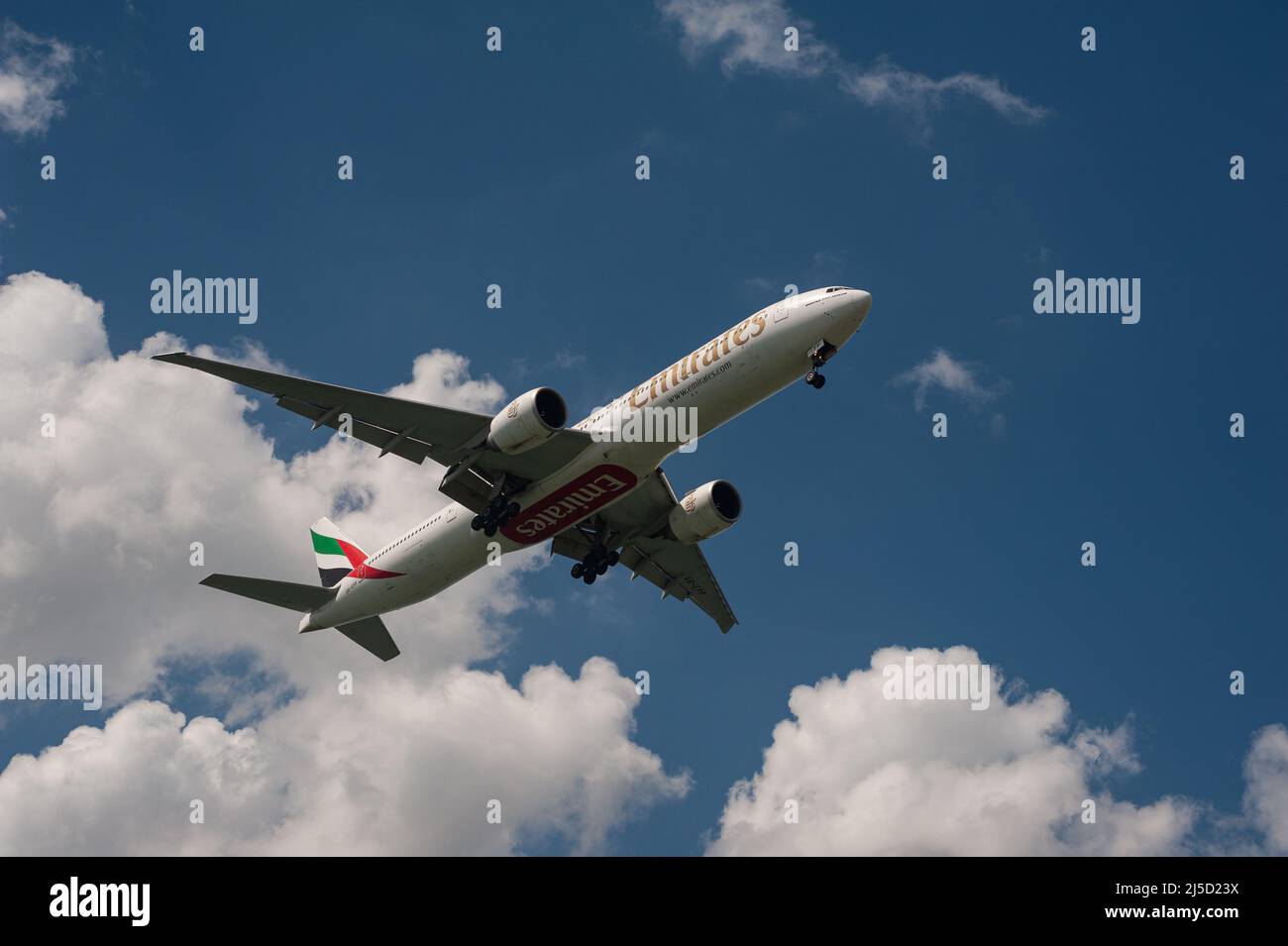 Jun. 23, 2021, Singapore, Republic of Singapore, Asia - An Emirates Airline Boeing 777-300 ER passenger aircraft with registration A6-EPP on approach to Changi International Airport during the ongoing Corona crisis. [automated translation] Stock Photo