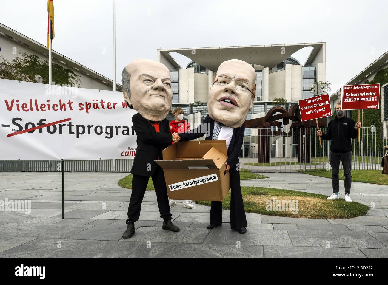 Berlin, 23.06.2021 - Activists of Campact demonstrate before cabinet meeting at the Chancellery on the new climate emergency program of CDU/CSU and SPD with masks of Federal Minister of Economics Peter Altmaier (CDU) and Federal Minister of Finance Olaf Scholz (SPD). [automated translation] Stock Photo