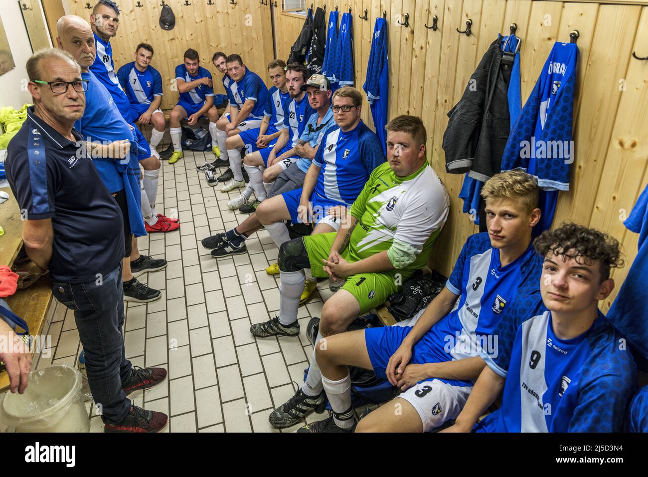The players of TSV Böbrach in the team cabin, amateur soccer, Bavaria, A-class Viechtach, worst soccer club in Bavaria [automated translation] Stock Photo