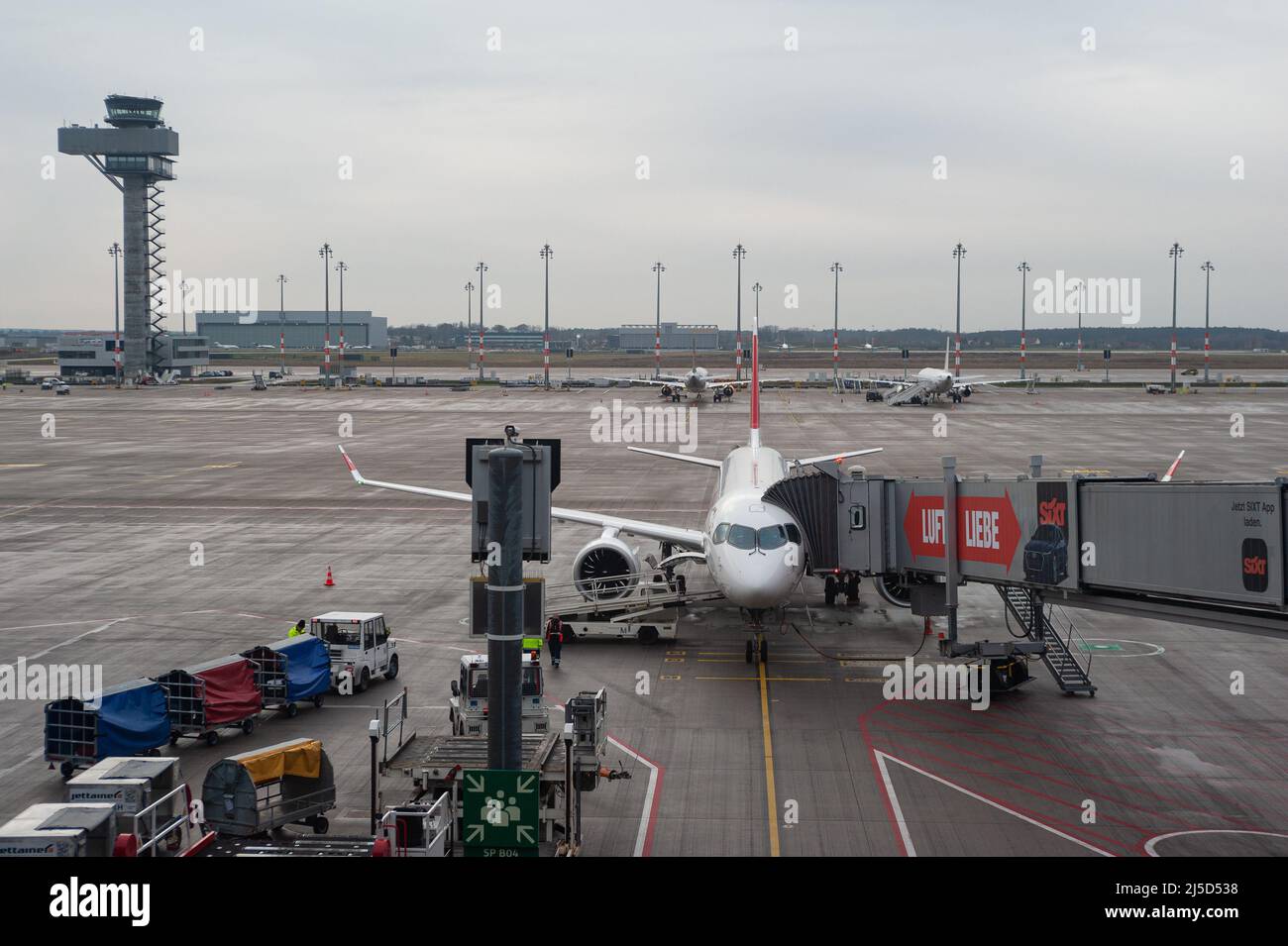 'Dec. 14, 2021, Berlin, Germany, Europe - An Airbus A220-300 passenger aircraft of Swiss International Air Lines parks at a gate at Berlin Brandenburg ''Willy Brandt'' Airport. Swiss is a member of the Star Alliance aviation alliance, an international network of airlines. [automated translation]' Stock Photo