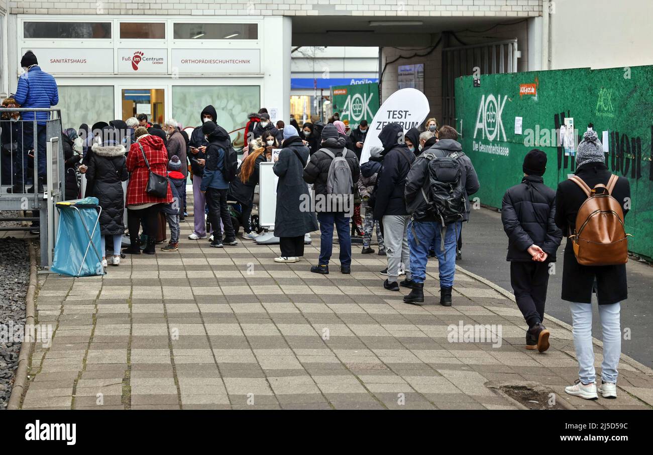 Berlin, Jan. 14, 2022 - Long queue for a free PCR test at a test center in Berlin's Wedding district. The state of Berlin has 12 state-owned test centers for free PCR rapid tests. Omicron variant increases infection rates. [automated translation] Stock Photo