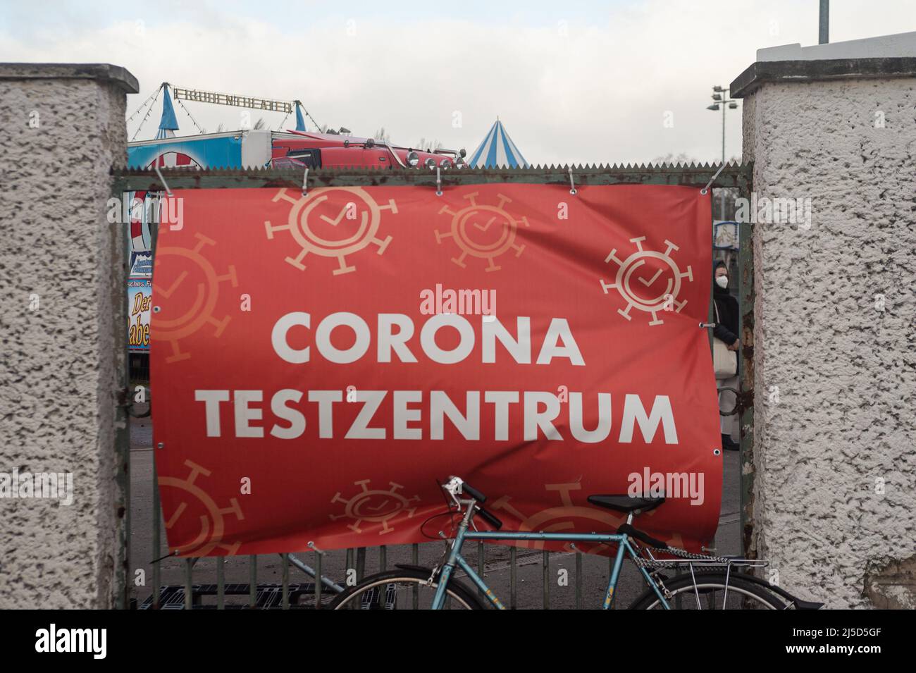 Jan. 30, 2022, Berlin, Germany, Europe - A banner hangs outside a Corona testing center for free Covid rapid tests not far from Mauerpark. [automated translation] Stock Photo