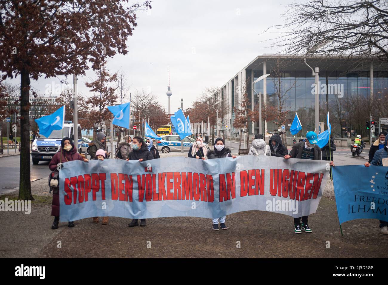 Jan. 29, 2022, Berlin, Germany, Europe - Demonstrators carrying banners, protest placards and flags protest the genocide of Uighurs in the Chinese autonomous region of Xinjiang and respect for human rights and call for a diplomatic boycott of the 2022 Winter Olympics in Beijing at a rally in front of the German Chancellor's Office in the Berlin-Mitte district. [automated translation] Stock Photo