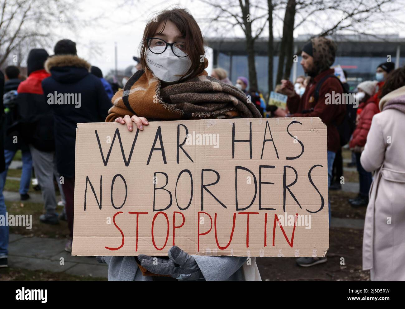 'Berlin, Feb. 24, 2022 - Following Russia's attack on Ukraine, Ukrainians demonstrate at Berlin's Brandenburg Gate under the slogan ''Stop Putin, stop the war.'' [automated translation]' Stock Photo