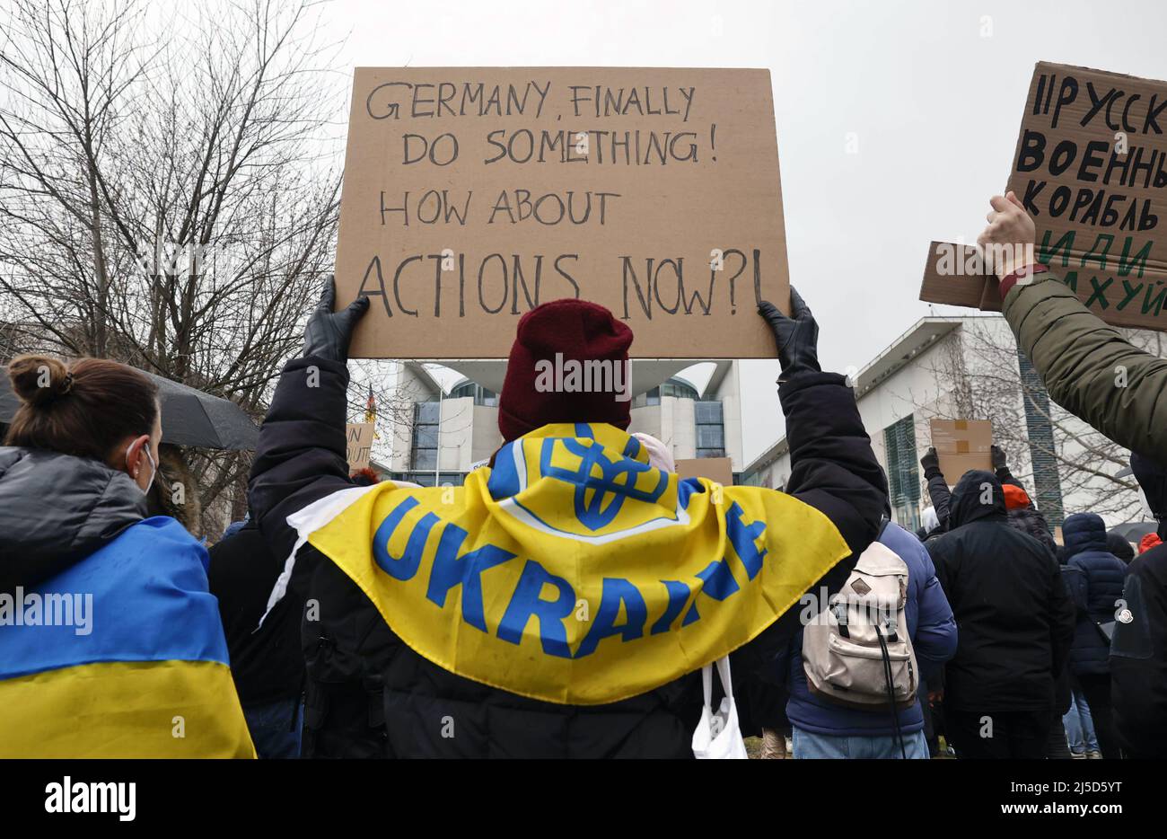 Berlin, 24.02.2022 - Demonstration of Ukrainians after the attack of Russia on Ukraine. [automated translation] Stock Photo