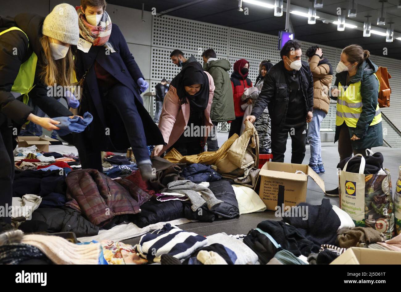 Berlin, 02.03.2022 - Refugees from Ukraine who have arrived at Berlin Central Station can take donated clothing and sanitary items. Thousands of refugees from Ukraine have already arrived in Germany. [automated translation] Stock Photo