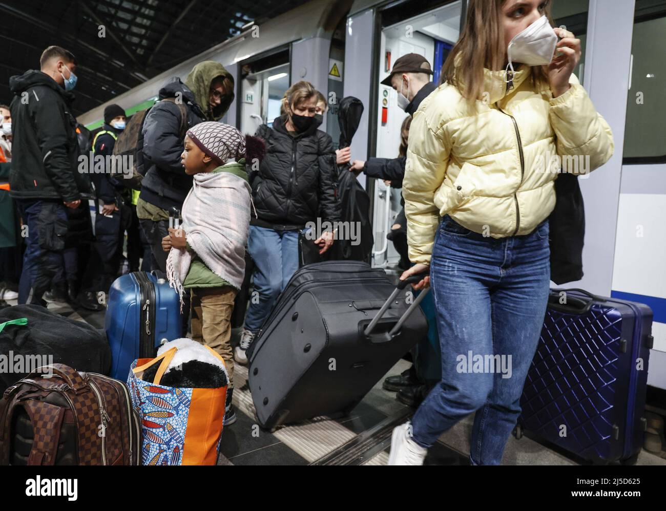 Berlin, 01.03.2022 - Refugees from Ukraine arrive at Berlin central station. The train from the Polish city of Przemysl on the Polish-Ukrainian border brought hundreds of refugees to Germany. [automated translation] Stock Photo