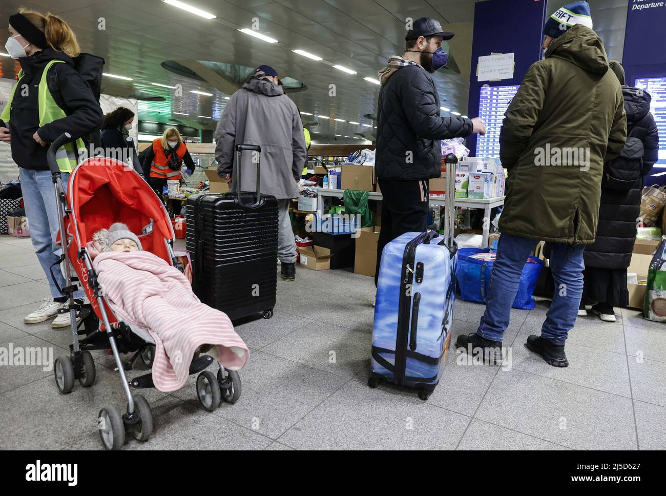 Berlin, 02.03.2022 - Refugees from Ukraine who have arrived at Berlin Central Station can take donated clothing and sanitary items. Thousands of refugees from Ukraine have already arrived in Germany. [automated translation] Stock Photo