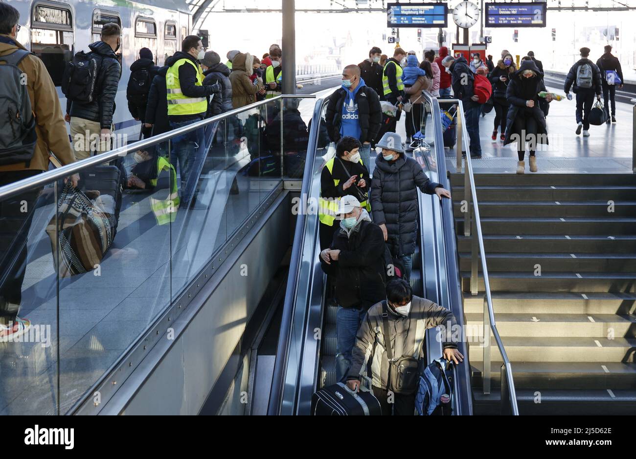 Berlin, 02.03.2022 - Refugees from Ukraine arrive at Berlin Central Station. Thousands of refugees from Ukraine have already arrived in Germany. [automated translation] Stock Photo