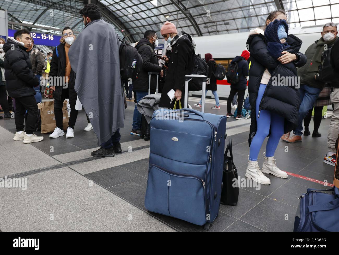Berlin, 03.03.2022 - Refugees from Ukraine wait for a connecting train at Berlin's main train station. Thousands of refugees from Ukraine have already arrived in Germany. [automated translation] Stock Photo