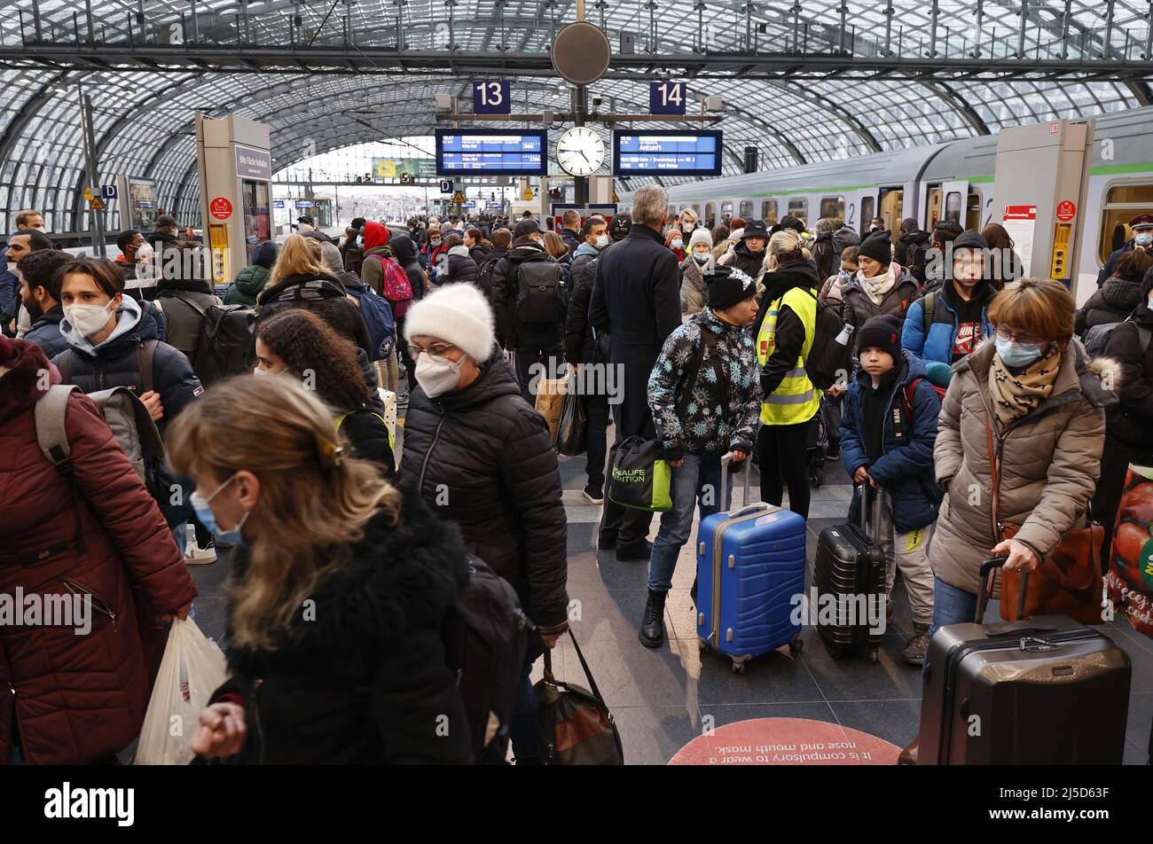 Berlin, 03.03.2022 - Refugees from Ukraine arriving at Berlin Central Station. Thousands of refugees from Ukraine have already arrived in Germany. [automated translation] Stock Photo