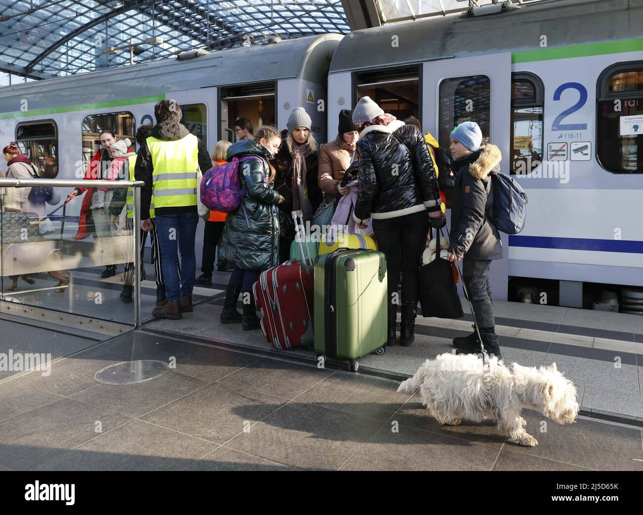 Berlin, 10.03.2022 - Refugees from Ukraine arrive at Berlin Central Station on a train from Poland. Thousands of refugees from Ukraine have already arrived in Germany. [automated translation] Stock Photo