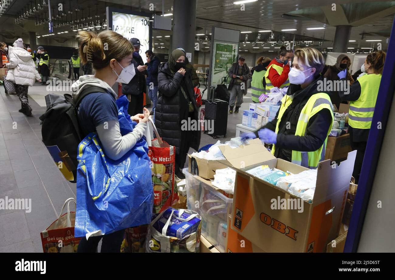 Berlin, 02.03.2022 - Refugees from Ukraine who have arrived at Berlin Central Station can take donated clothing and sanitary items. Thousands of refugees from Ukraine have already arrived in Germany. [automated translation] Stock Photo