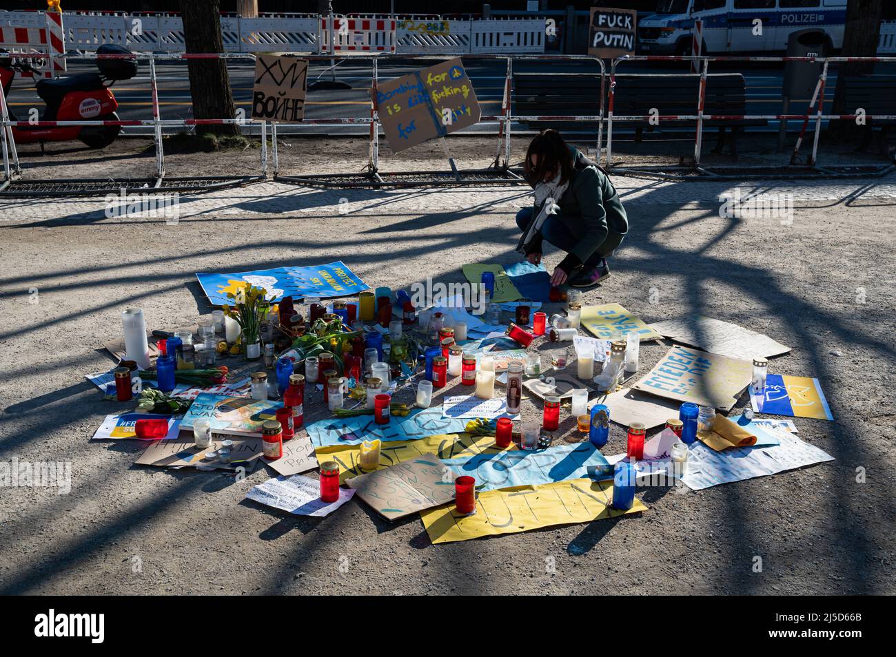 03/07/2022, Berlin, Germany, Europe - An improvised memorial statue made of signs, pictures, candles and flowers for the victims of the Ukrainian war on the ground in front of the Russian Embassy Unter den Linden in the Mitte district. [automated translation] Stock Photo