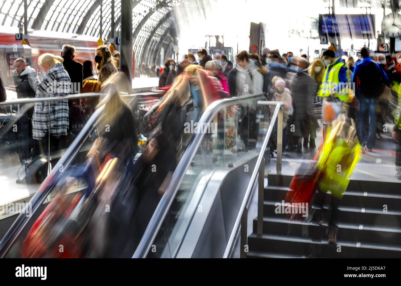 Berlin, 16.03.2022 - Refugees from Ukraine arrive at Berlin Central Station. [automated translation] Stock Photo