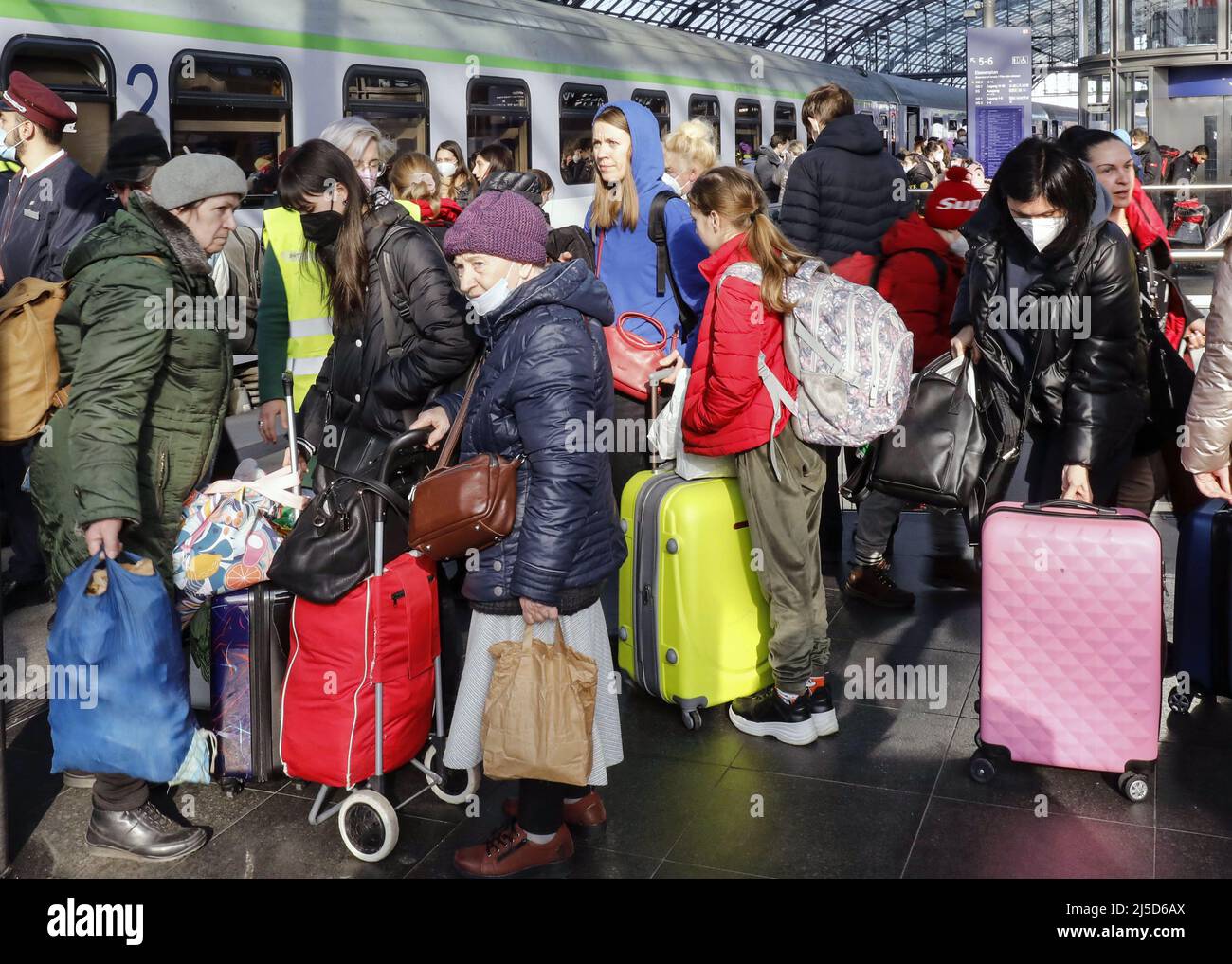 Berlin, 16.03.2022 - Refugees from Ukraine arrive at Berlin Central Station. [automated translation] Stock Photo