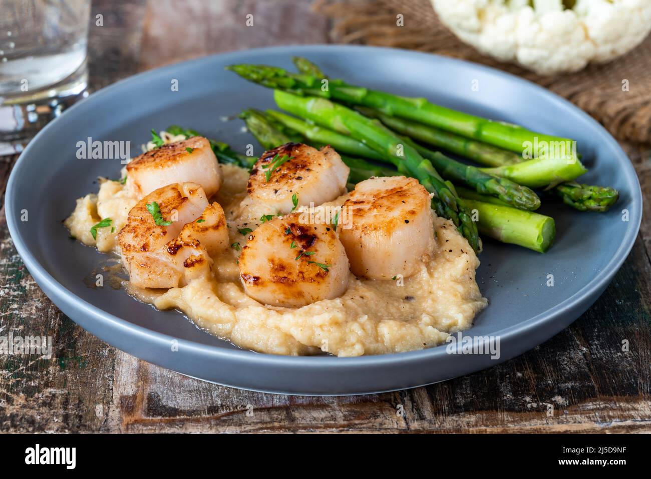 Panfried scallops with cauliflower and bean puree and asparagus Stock Photo Alamy